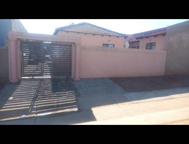 4 BEDROOM HOUSE FOR SALE IN SAVANNA CITY